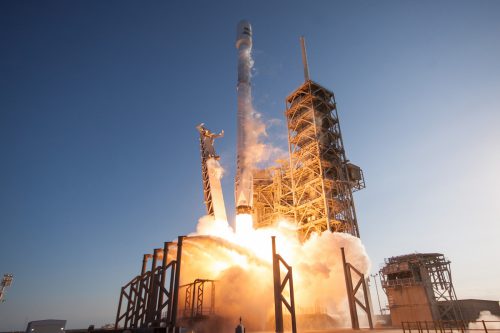 Falcon 9 lift off
