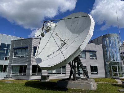 Andrew 7.6m Earth Station Antenna