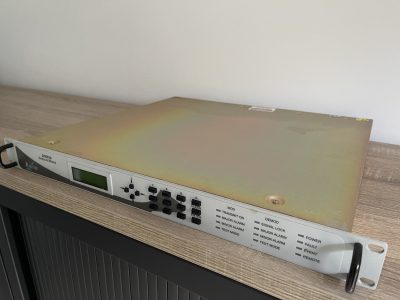 Radyne DMD20 Satellite modem front2