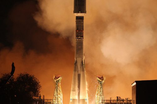 Arianespace Soyuz launching METOP-B satellite