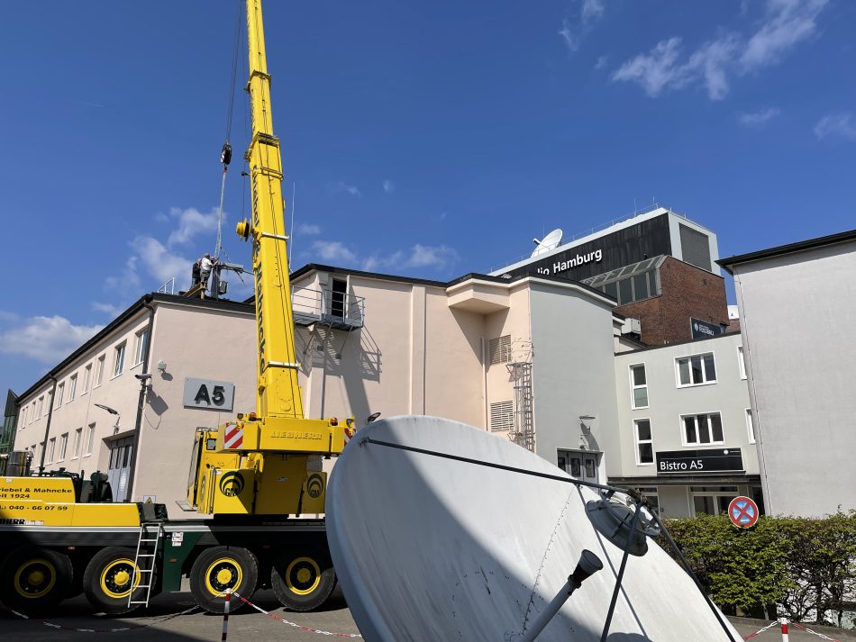 Skybrokers de-installed an Andrew 3.7m satellite antenna