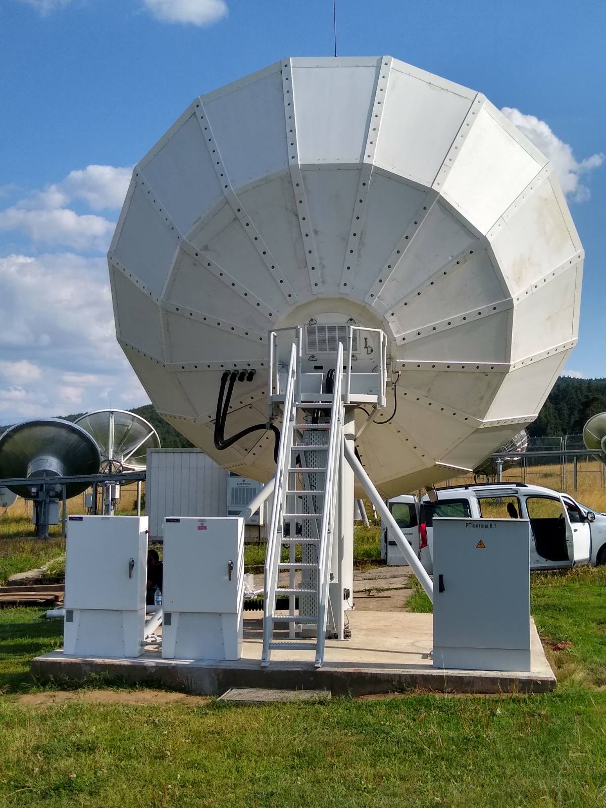 VertexRSI 6.1m Earth Station Antenna