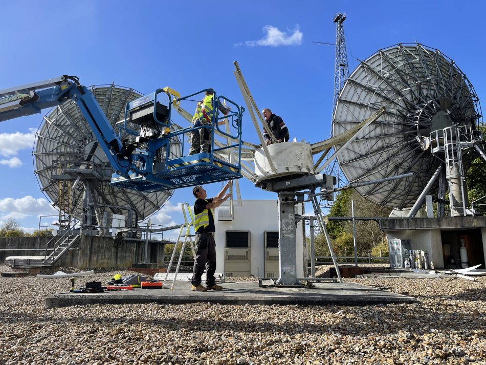 Andrew 4.6m C-band antenna de-installarion