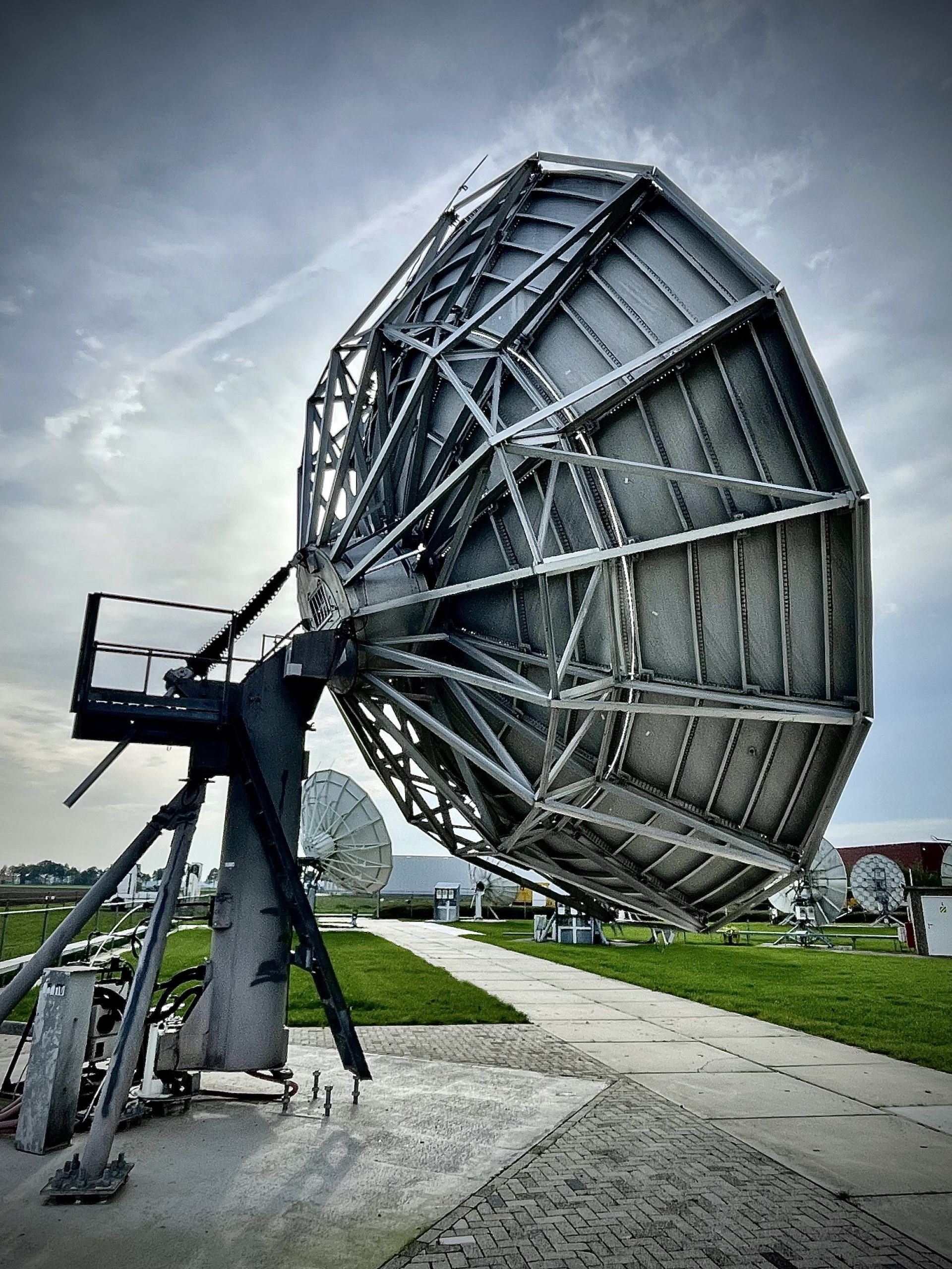 VertexRSI 9.3m Earth Station Antenna
