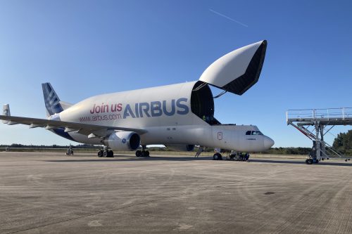I-6 F2 arrives at KSC Florida USA with an Airbus Belguga