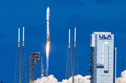 ULA Atlas V launhcing Amazon Kuiper satellites